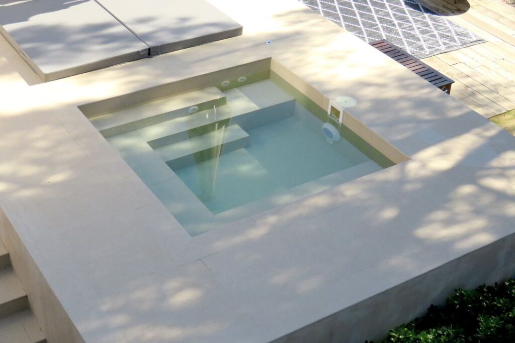 Las minipools como solución perfecta para jardines o terrazas pequeñas